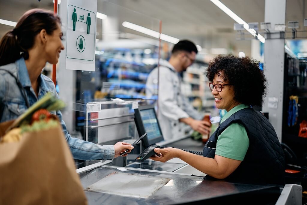 O que faz um cliente gastar mais no supermercado